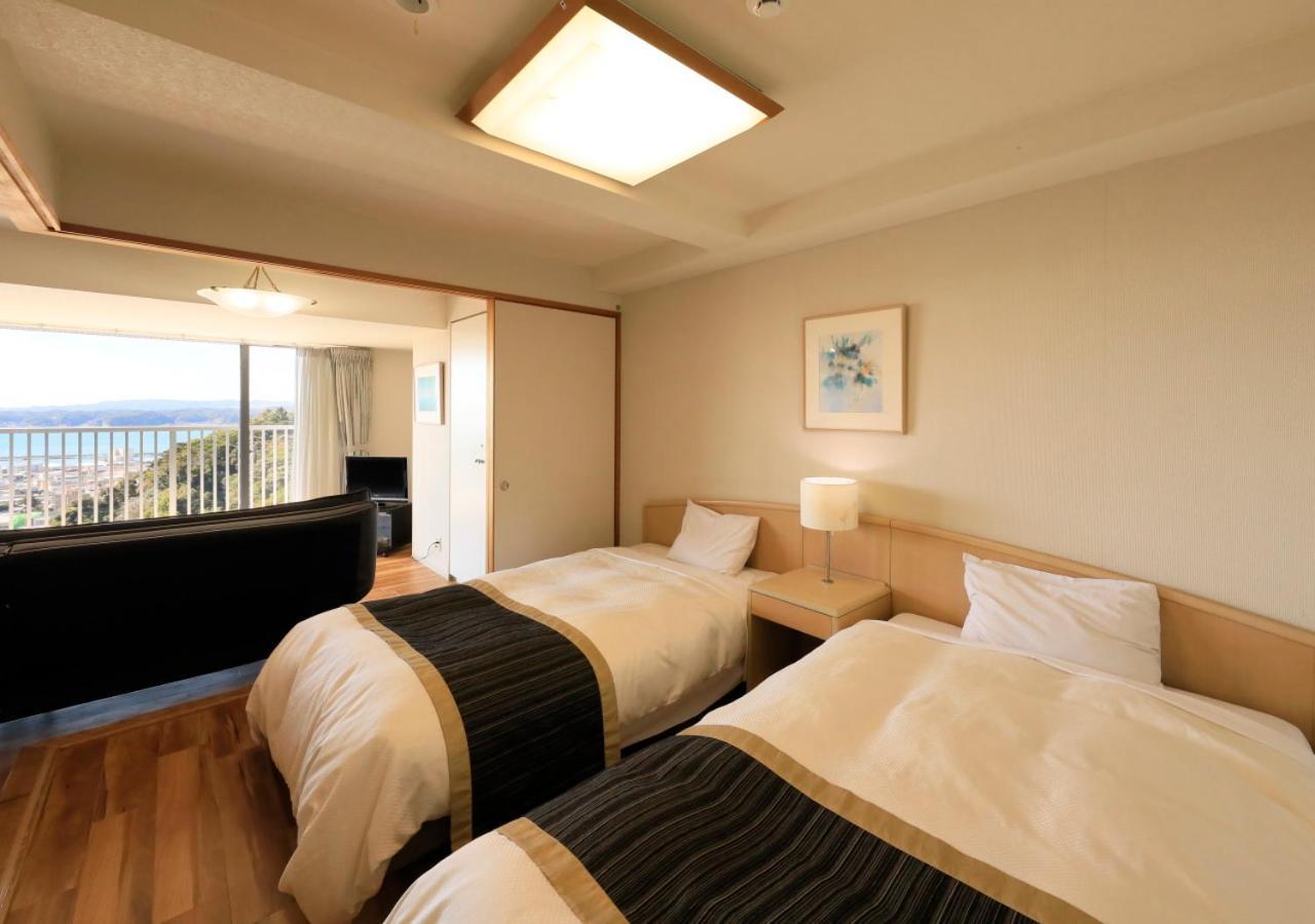 Katsuura Hilltop Hotel & Residence Bagian luar foto