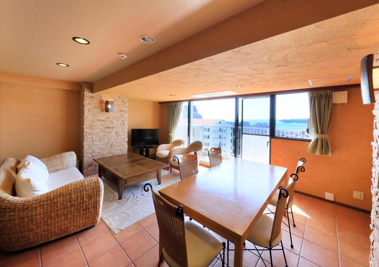 Katsuura Hilltop Hotel & Residence Bagian luar foto